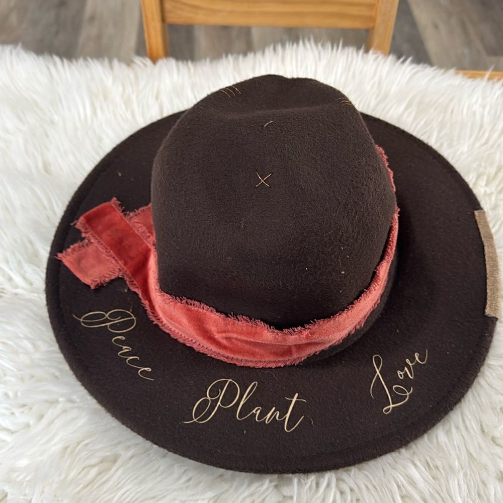THIRTEEN 48 HAT